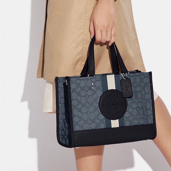 COPY - Dempsey Carryall In Signature Jacquard With Stripe And Coach Patch - Picture 4 of 5